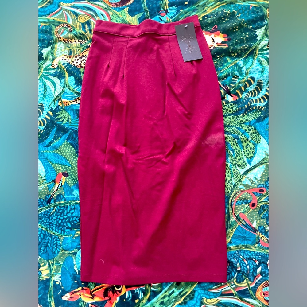 La femme en noir Vamp Pencil Skirt in Oxblood